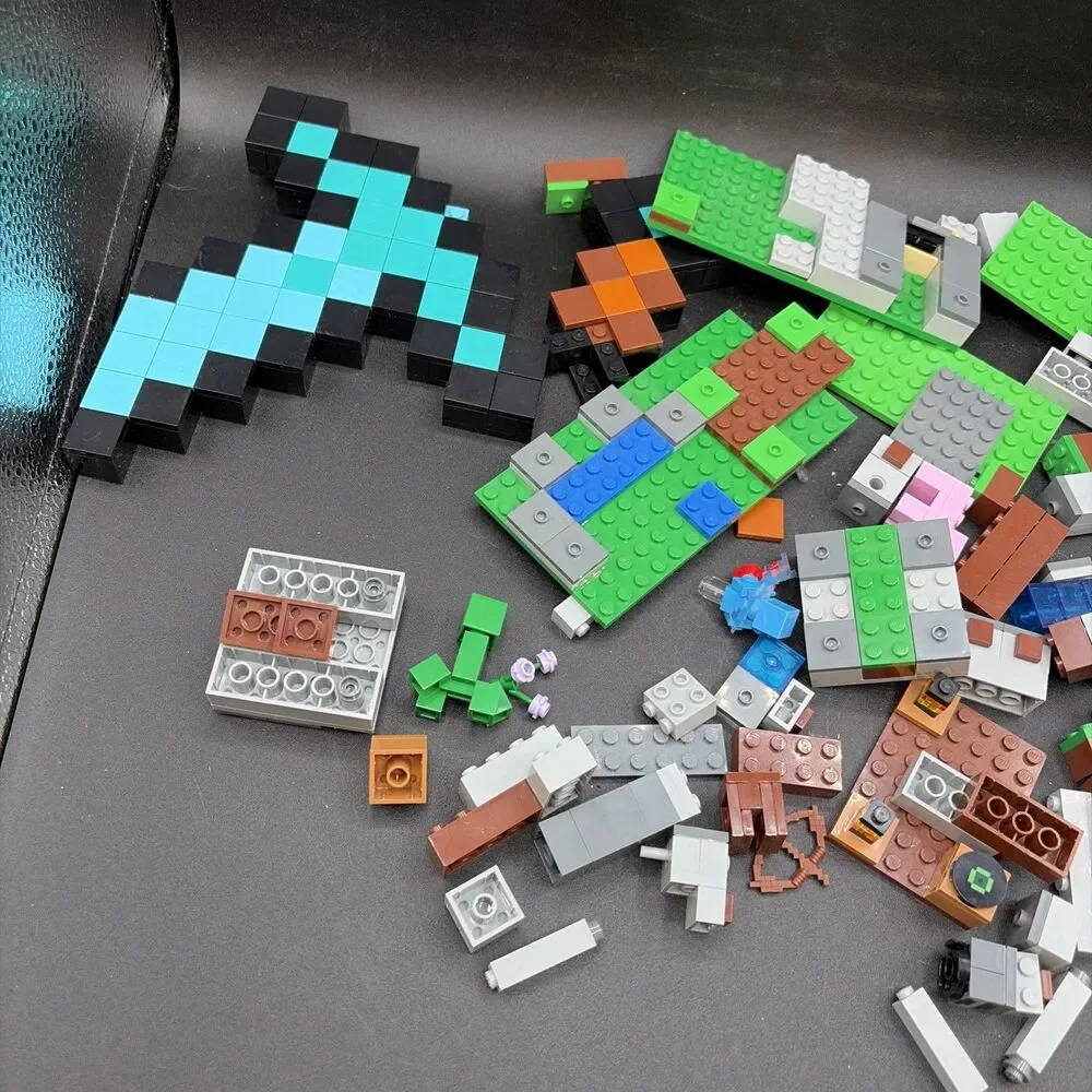 LEGO Minecraft The Sword Outpost 21244 Building Toy 99% Complete